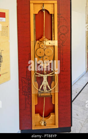 La pièce basée sur la conception et les dessins de Léonard de Vinci recréé à afficher dans le Musée des sciences d'Haïfa, Israël Banque D'Images