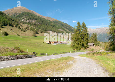 Zernez est un village et une municipalité dans l'Engiadina Bassa Val Müstair/région dans le canton suisse des Grisons. Banque D'Images