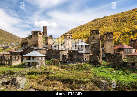 Ushguli village typique et des tours de défense, Upper Svaneti, Géorgie Banque D'Images