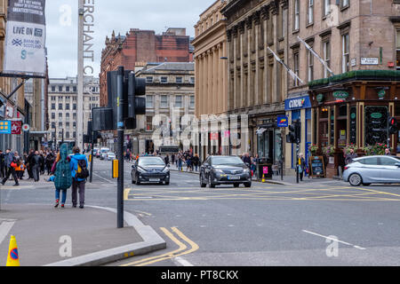 Glasgow, Écosse, Royaume-Uni - 29 septembre 2018 : Le centre-ville de Glasgow, le long de la rue Queen à GeorgeSquare dans le centre-ville avec une population Banque D'Images