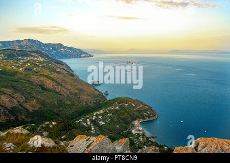 Paysage de la péninsule de Sorrente et le golfe de Naples, Italie Banque D'Images