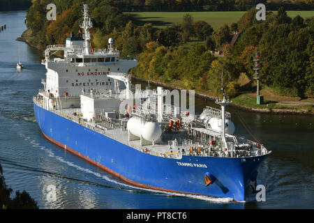 Porte-Trammo GPL vers l'Est de Paris dans le canal de Kiel Banque D'Images