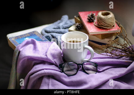 Still Life photography de café et des livres à depic vintage thème, temps de loisirs et de l'amour pour la lecture Banque D'Images