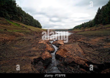 Réservoir Thruscross montrant de faibles niveaux d'eau au cours de 2018 Banque D'Images