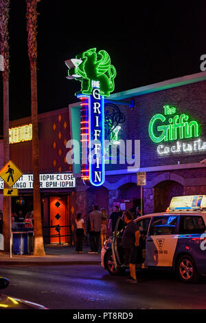 Le Griffin Night Club entrée avant la nuit sur Fremont Street, Las Vegas, Nevada Banque D'Images