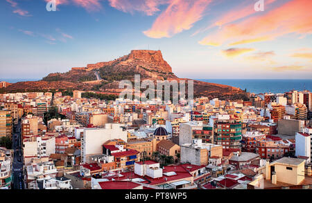 Alicante - Espagne, Vue du château de Santa Barbara sur le mont Benacantil Banque D'Images