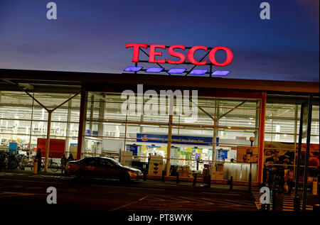 extérieur du supermarché tesco, cambridge, angleterre Banque D'Images