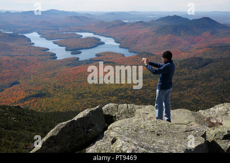 Le sommet de Whiteface Mountain surplombant le lac Placid, Adirondacks, New York, USA Banque D'Images