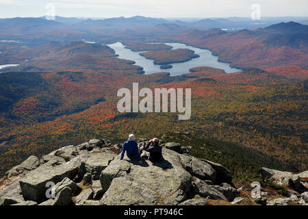 Le sommet de Whiteface Mountain surplombant le lac Placid, Adirondacks, New York, USA Banque D'Images