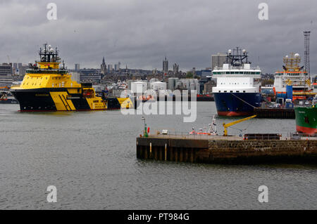 Le Viking Njord Glace haute-ahts classé navire capable d'opérations en milieu difficile vu offshore à Aberdeen Harbour Banque D'Images