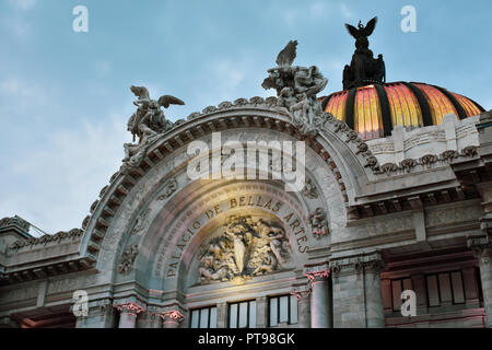 Façade du Palais des Beaux-arts de la ville de Mexico Banque D'Images