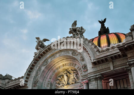 Façade du Palais des Beaux-arts de la ville de Mexico Banque D'Images