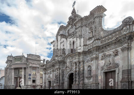 Église de la Compania de Jesus  + banque centrale de l'Equateur le Centre du patrimoine mondial de l'Equateur Quito Banque D'Images