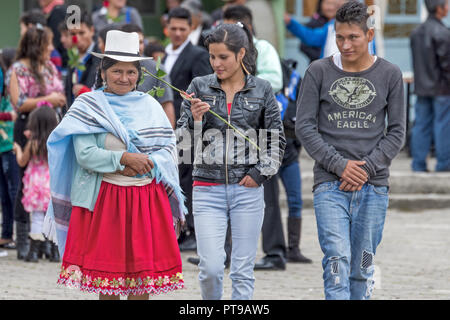 Chordeleg Chola village personnes en costume traditionnel - nr Cuenca Equateur Banque D'Images