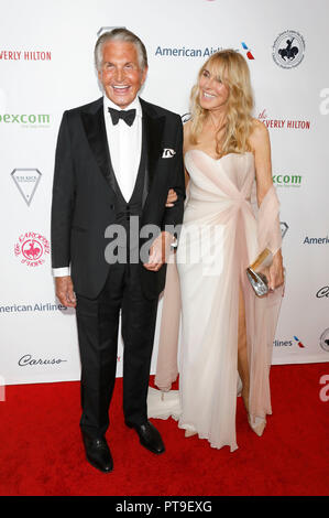 George Hamilton et Alana Stewart fréquentant le carrousel d'espoir Ball 2018 au Beverly Hilton Hotel, le 6 octobre 2018 à Beverly Hills, Californie. Banque D'Images