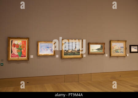 London,UK,8 octobre 2018, le photocall Bonhams,Cat's Birthday Party a lieu à New Bond Street. La fête d'anniversaire, un chef-d'œuvre très importante par l'artiste français Léonard Foujita mène la vente. Il est estimé à 300 000 €,900,000-1. Autres faits saillants ::Francis Picabia, L'église de Montigny, effet d'automne, Georges Rouault, clown de profil, et Joan Miró, Femme, étoile. La vente a lieu le 11 octobre à 17h00. Credit : Keith Larby/Alamy Live News Banque D'Images