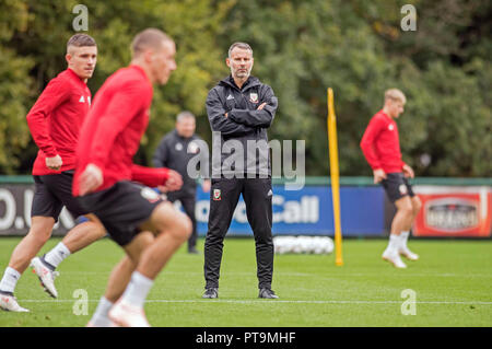 Cardiff, Royaume-Uni. 8 octobre 2018. Pays de Galles Football Manager Ryan Giggs formation montres avant de Wales's match contre l'Espagne à la Principauté Stadium de Cardiff le jeudi soir. Credit : Phil Rees/Alamy Live News Banque D'Images