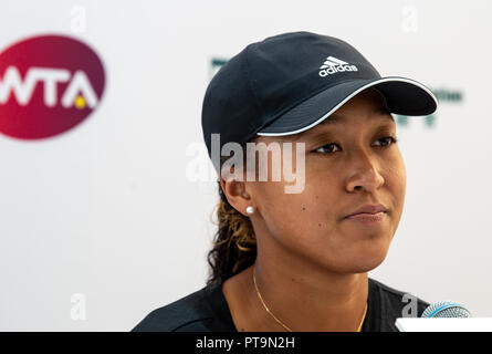 Hong Kong, Hong Kong SAR, Chine. 8 octobre, 2018. US Open en titre de champion des femmes, Naomi Osaka, rencontre la presse et les fans à la Prudential Hong Kong Tennis Open malgré son retrait de la compétition en raison d'une blessure au dos. Le monde no6 espère le préjudice subi à Beijing avec récupérer suffisamment pour l'open de Singapour. Credit : Jayne Russell/ZUMA/Alamy Fil Live News Banque D'Images