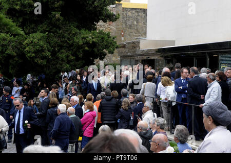 Barcelone, Espagne. 8 octobre 2018. Funérailles de la diva espagnole Montserrat Caballé, à Barcelone. Elle est décédée le samedi 6 octobre 2018, 85 ans. Sa famille, plusieurs amis comme Josep Carreras, Jaume Arragall, Jordi Savall, Albano, politiciens et de nombreux admirateurs ont aidé à donner le dernier adieu à la soprano. Credit : Rosmi Duaso/Alamy Life News Banque D'Images