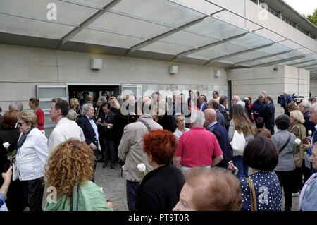 Barcelone, Espagne. 8 octobre 2018. Funérailles de la diva espagnole Montserrat Caballé, à Barcelone. Elle est décédée le samedi 6 octobre 2018, 85 ans. Sa famille, plusieurs amis comme Josep Carreras, Jaume Arragall, Jordi Savall, Albano, politiciens et de nombreux admirateurs ont aidé à donner le dernier adieu à la soprano. Credit : Rosmi Duaso/Alamy Life News Banque D'Images