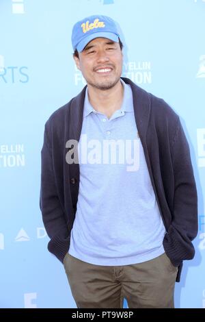 Santa Monica, CA. 7 Oct, 2018. Randall Park devant le hall des arrivées pour vous exprimer Arts P.S. 2018, Barker Hangar, Santa Monica, CA, 7 octobre 2018. Credit : Priscilla Grant/Everett Collection/Alamy Live News Banque D'Images