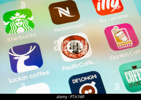 6 octobre 2018, Wuhan Chine : plusieurs apps café icônes sur un écran de l'iphone libre avec café du Pacifique dans le centre du logo Banque D'Images