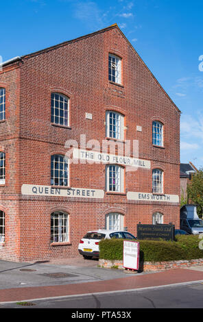 L'ancien moulin à farine bâtiment classé grade II avec l'anglais en briques d'obligations (briques rouges) dans Havant, Hampshire, England, UK. Banque D'Images