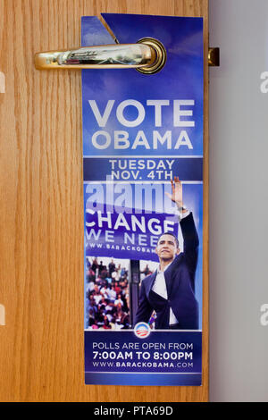 2008 Matériel de campagne présidentielle des États-Unis accroché à une poignée de porte pour le candidat démocrate Barack Obama Banque D'Images