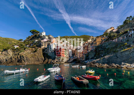 Belle vue de Riomaggiore dans la lumière du matin, Cinque Terre, ligurie, italie Banque D'Images