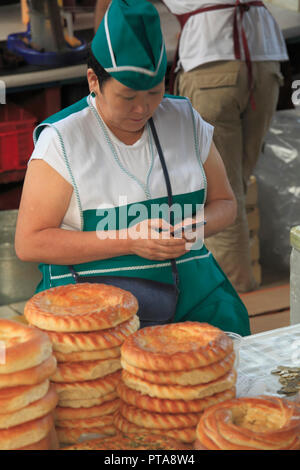 Kazakhstan, Almaty, Marché vert, de l'alimentation, les gens ; Banque D'Images