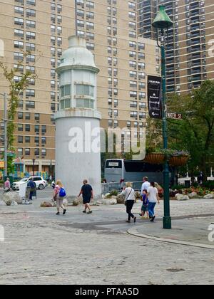 Le Titanic Memorial Lighthouse, se rappelant les passagers et l'équipage qui est mort lorsque le navire a heurté un iceberg, le 15 avril 1912. State Street, New York, NY, USA Banque D'Images