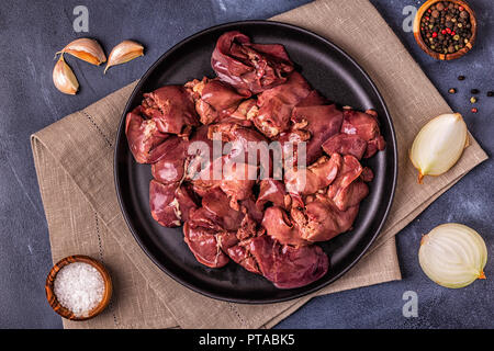 Le poulet cru foie, vue d'en haut. Banque D'Images