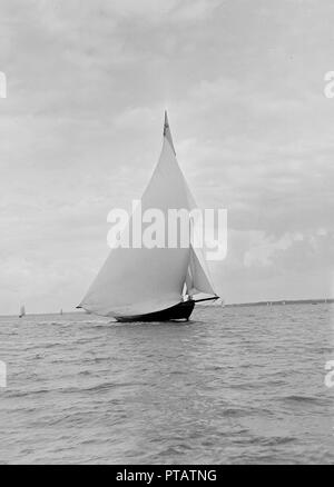 Le you-you 'présage' lancé sous le vent, 1922. Créateur : Kirk & Sons de Cowes. Banque D'Images