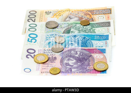 Polish zloty billets de banque, argent, monnaie de Pologne isolé sur blanc. Différents projets de papier polonais et polonais pose des pièces au hasard sur fond blanc Banque D'Images