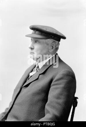 Portrait d'un homme âgé dans un uniforme, (Île de Wight ?), c1935. Créateur : Kirk & Sons de Cowes. Banque D'Images