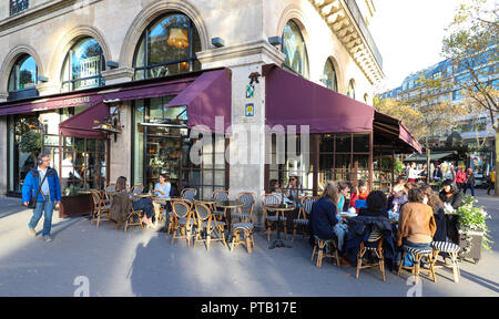 Le café restaurant franco-russe Pouchkine situé à place de la Madeleine à Paris, France. Banque D'Images