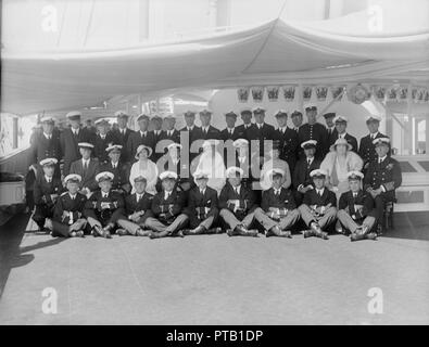 Le roi George V et la Reine Mary à bord 'HMY Victoria et Albert', 1933. Créateur : Kirk & Sons de Cowes. Banque D'Images