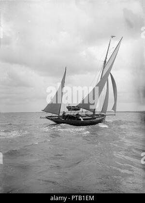 La 'Myawl oosk' en cours, 1912. Créateur : Kirk & Sons de Cowes. Banque D'Images