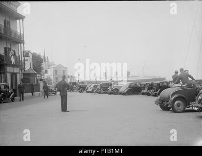 'RMS Queen Mary' passant Cowes (île de Wight), août 1936. Créateur : Kirk & Sons de Cowes. Banque D'Images