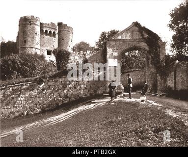 Château de Carisbrooke, île de Wight, 1894. Créateur : Inconnu. Banque D'Images