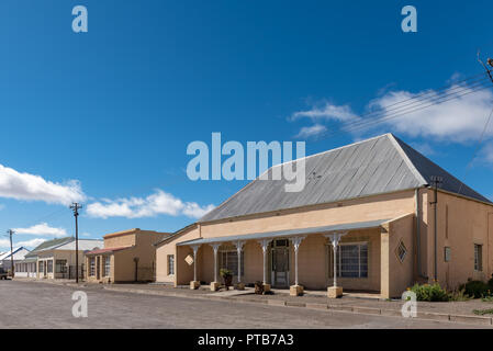 FRASERBURG, AFRIQUE DU SUD, le 7 août 2018 : une scène de rue, avec des maisons historiques, à Fraserburg dans le Cap du Nord Banque D'Images