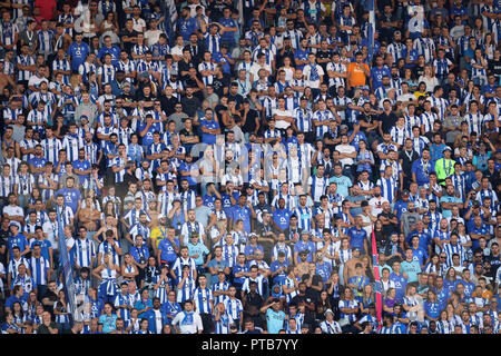 Les supporters du FC Porto vu en action lors de la Ligue n° 2018/19 match de football entre SL Benfica vs FC Porto. (Score final : 1-0 SL Benfica FC Porto). Banque D'Images