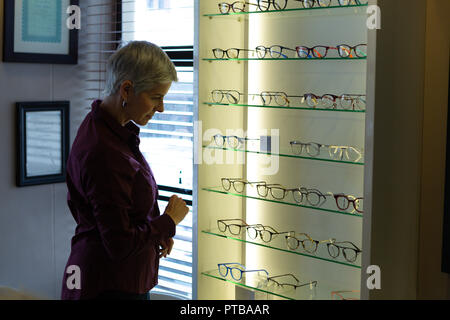 Senior woman sélection frame Banque D'Images