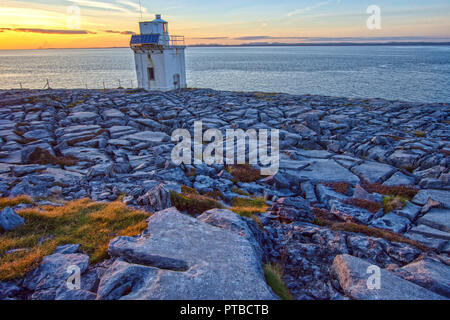 Vue aérienne du parc national de Burren. scenic paysage touristique pour l'Unesco site du patrimoine mondial et global geopark le géotourisme le long de la wil Banque D'Images