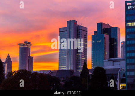 'Mainhattan' centre financier au coucher du soleil, Francfort, Hesse, Allemagne Banque D'Images