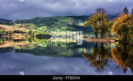 Loch Ard en automne les Trossachs, Ecosse Banque D'Images