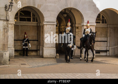 Relève de la garde, Londres, Royaume-Uni. Banque D'Images