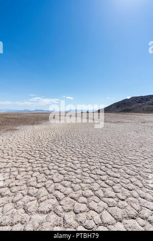 Vue verticale de soda desert Lake à la fin de la rivière Mojave en Californie près de Zzyzx. Banque D'Images