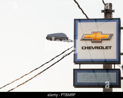 BELGRADE, SERBIE - Octobre 8, 2018 : Chevrolet logo sur leur principal magasin concessionnaire Belgrade. Chevrolet, Chevy, ou est une voiture américaine de l'automobile et de l'homme Banque D'Images