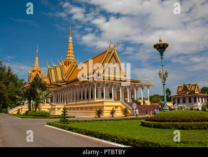 La salle du trône à l'intérieur du complexe du palais royal, Phnom Penh province, Phnom Penh, Cambodge Banque D'Images